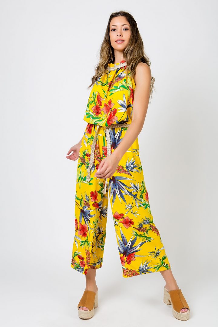 Ολόσωμη ζιπ κιλοτ αμάνικη φόρμα με δέσιμο στη μέση σε κίτρινο χρώμα και tropical print